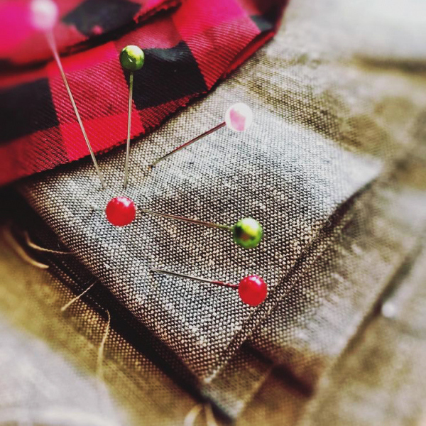 needles_pins_fine_tailoring_fabric