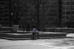 Rebecca_Huang_Philadelphia_Rittenhouse_Square_Sitting_fountail_man_cell_phone_sitting_chilling_selective_black_and_white