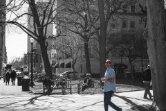 Rebecca_Huang_Philadelphia_Rittenhouse_Square_Strolling_Afternoon_coffee_sunny_sunglasses_selective_black_and_white
