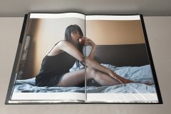 Tian_photography_fashion_Upenn_Tony_Ward_Studio_Portfolio_presentation_sexxy_mom_biting_apple_bedroom