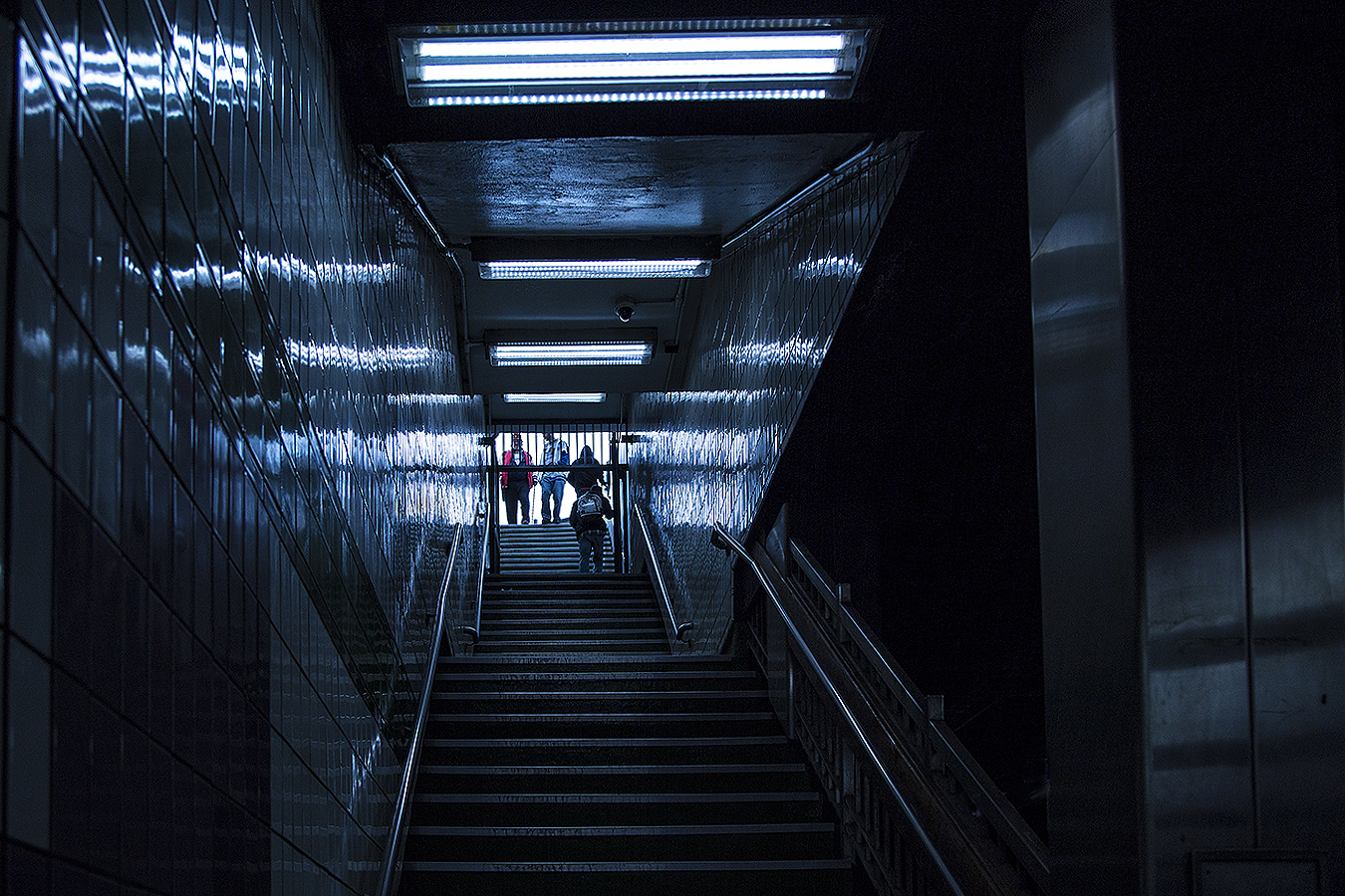 Jacob_Bennett_photography_transience_train_travel_philadelphia_commuters_platforms_danger_blur
