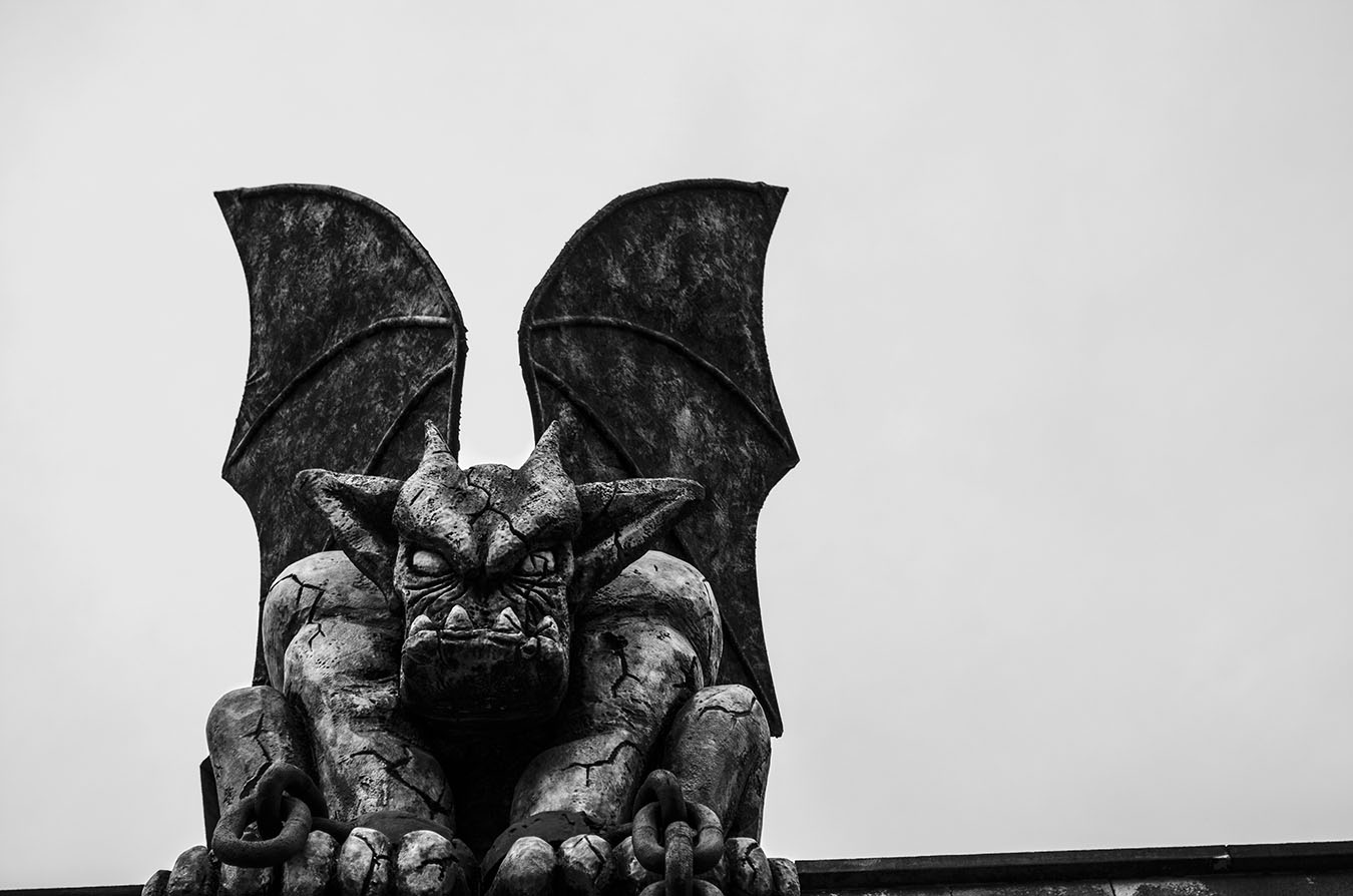 Katherine_Jania_photography_eastern_state_Penitentiary_alcapone_cell_room_gargoyle