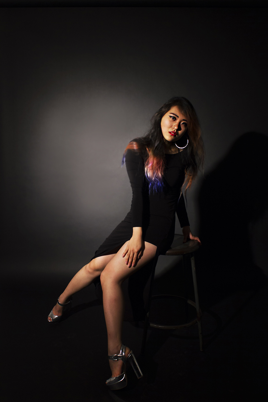 Kanako_Taijima_erotic_Photography_confident_black_dress_asian_model_silver_high_heels