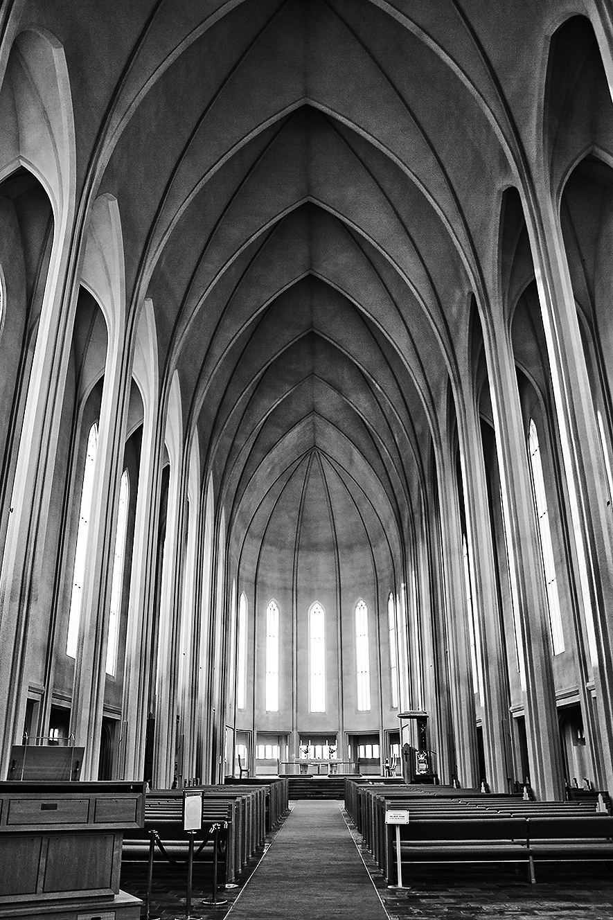 AngelaPan_photography_iceland_reykjavik_cathedral_interior